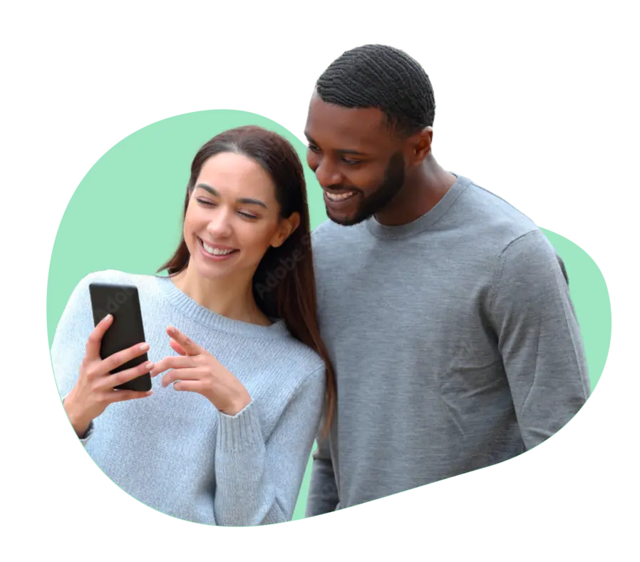 couple-on-smartphone
